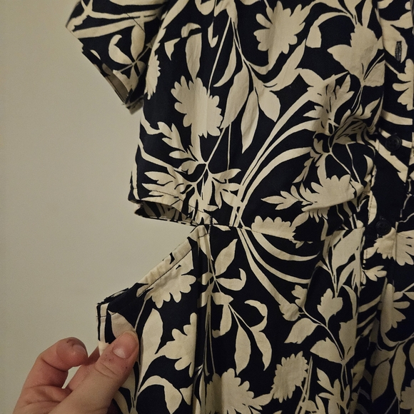 Old Navy Navy and White Floral Maxi Dress - Picture 3 of 8